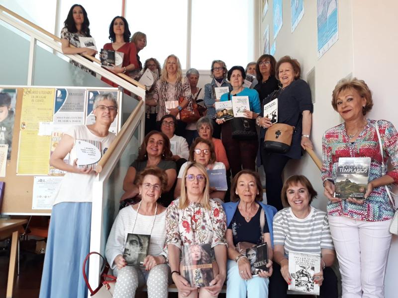 La Biblioteca Pública De El Casar Dedica Una Sección A Dos Profesoras ...